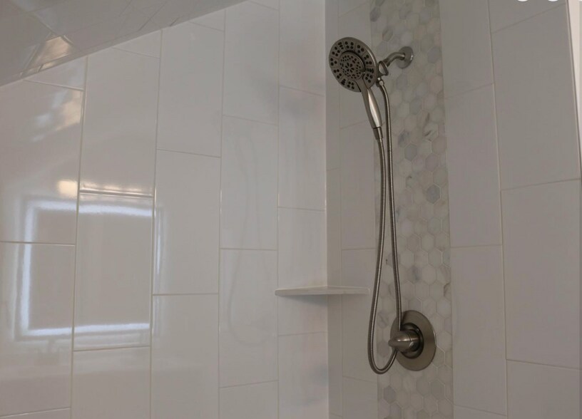 Building Photo - 108 W Market St