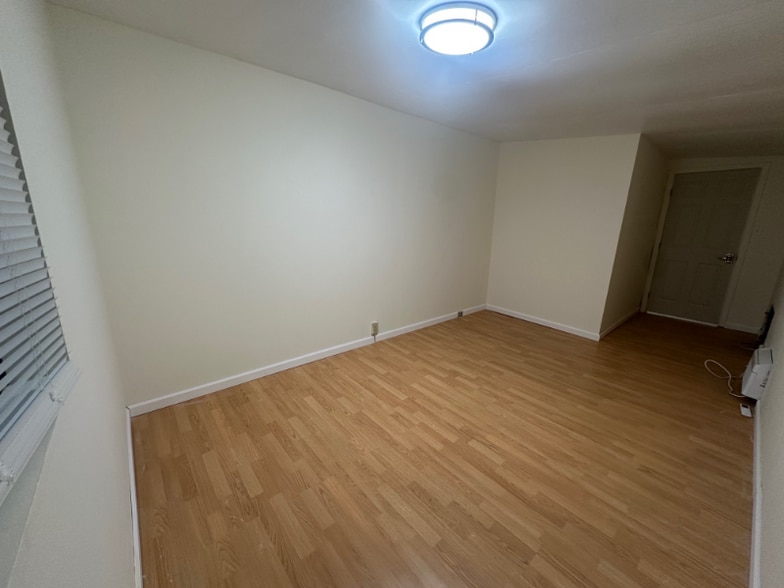 Building Photo - 1608 Jarvis Ave