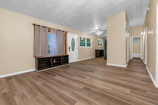 Building Photo - 870 Taylor Ave