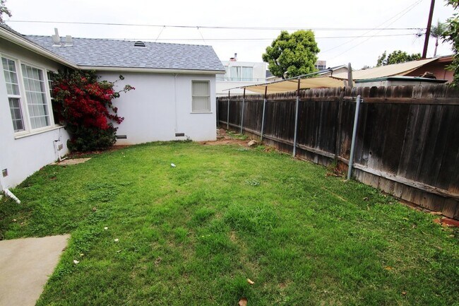 Building Photo - 3602 Weston Pl