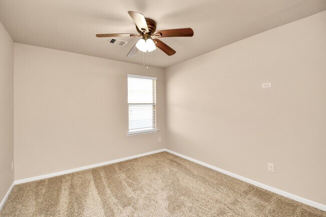 Building Photo - 719 Longstreet Dr