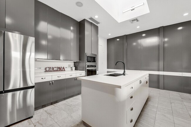 Building Photo - 71000 Los Altos Ct