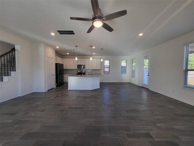 Building Photo - 9303 Sandoval Cir