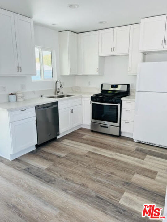 Building Photo - 7422 Milwood Ave