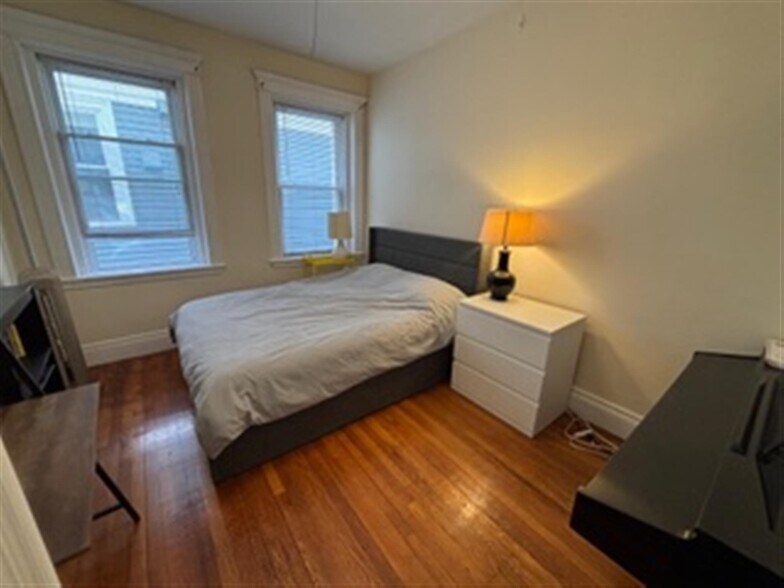 Building Photo - 74 Kirkland St