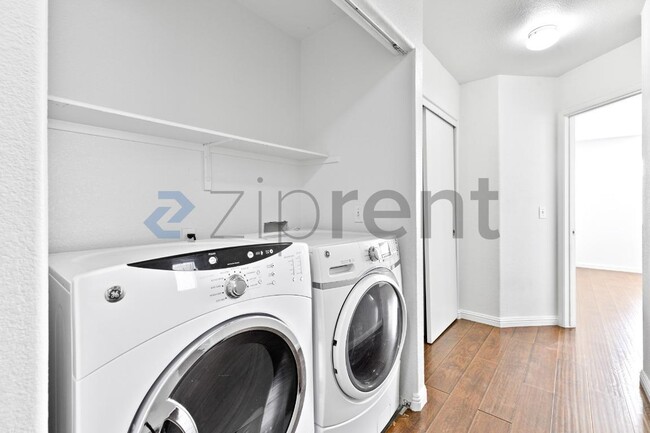 Building Photo - 2005 Rose Coral Ave