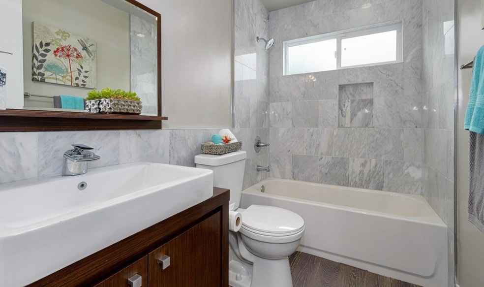 Building Photo - 10086 La Paz Ave