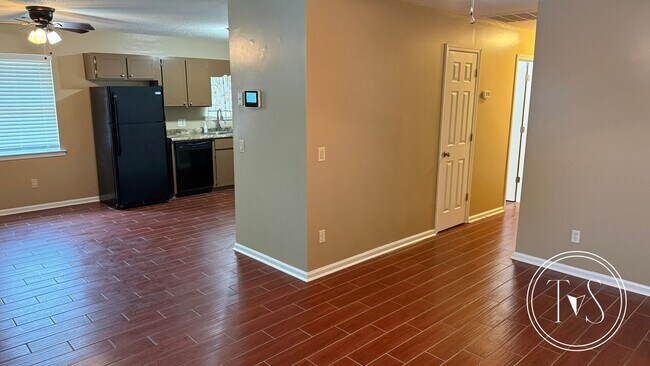 Building Photo - 142 Shayna Dr