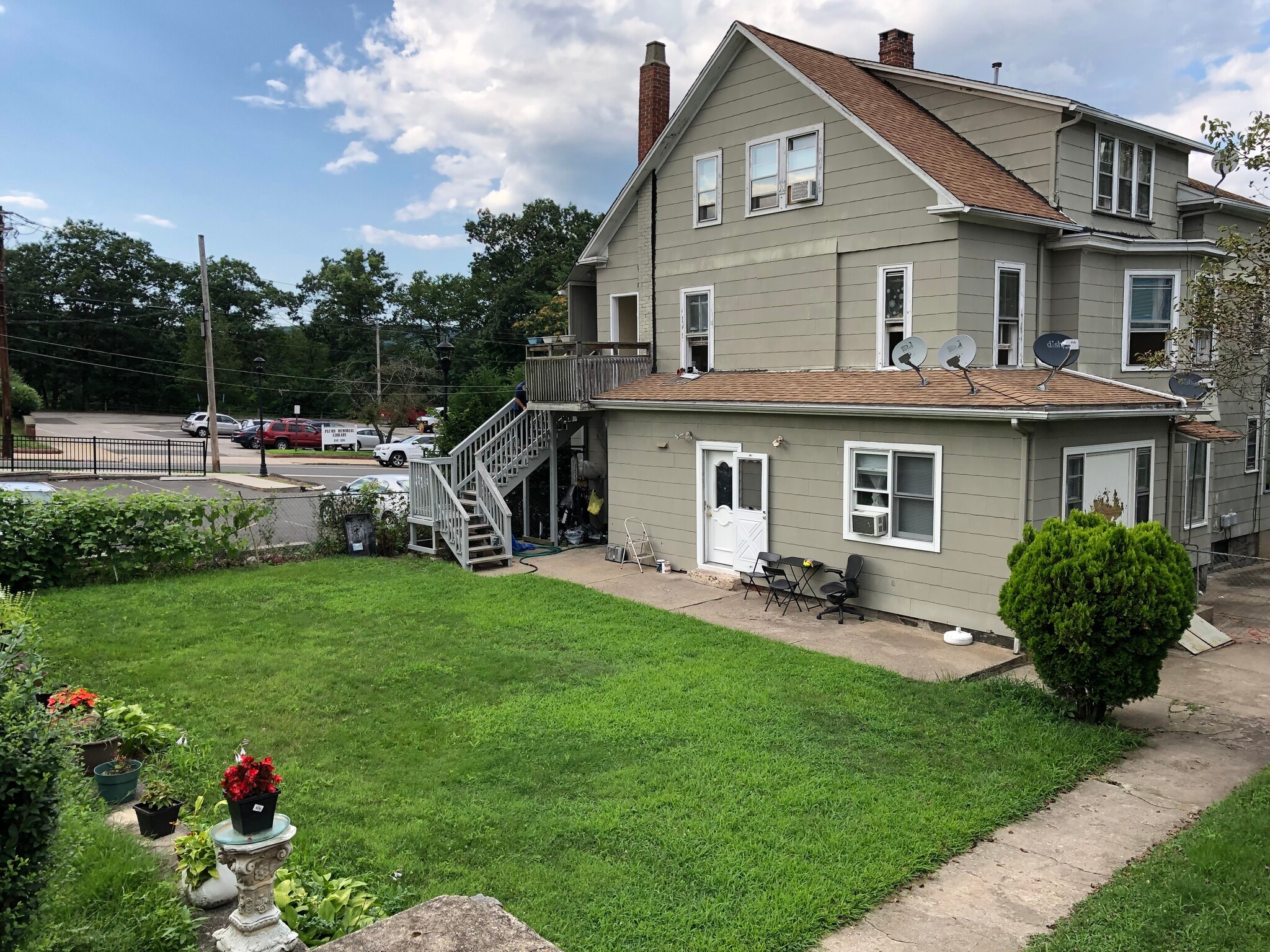 Building Photo - 68 Perry Ave