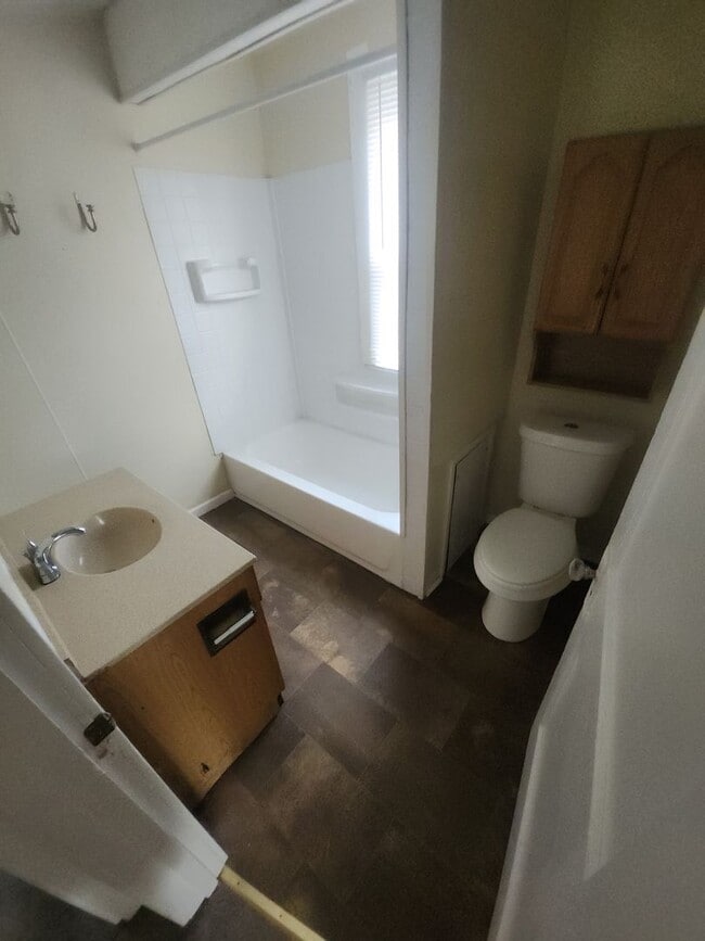 Building Photo - 3 Bed 1 Bath