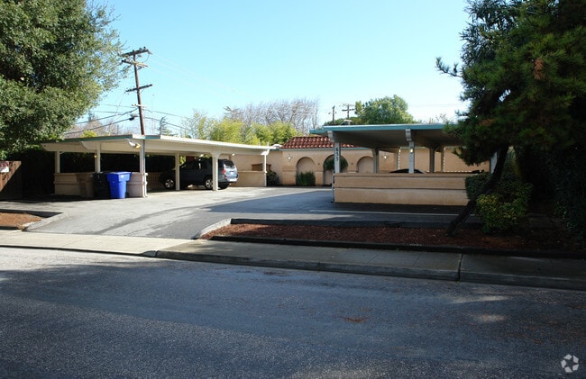 Primary Photo - 655 Lynwood Ave