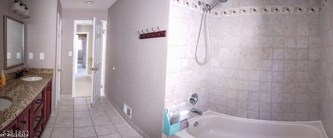 Building Photo - 6 Whitehead Rd