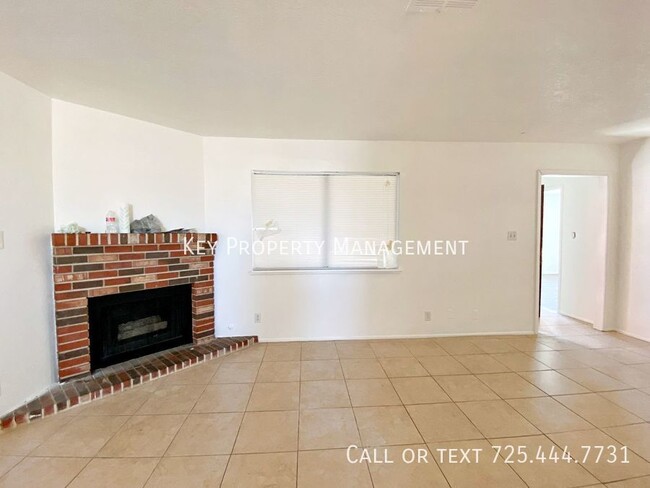 Building Photo - 3 BEDROOM 2 BATH UNIT NEAR NELLIS AFB