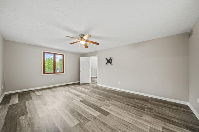 Building Photo - 1094 Farrington Dr