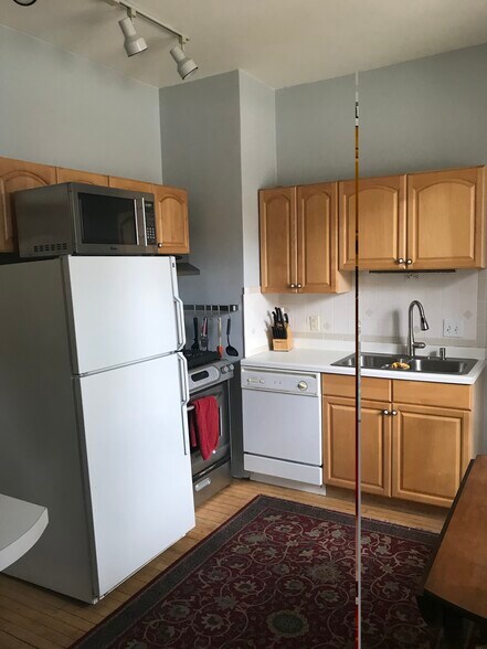 Building Photo - 2200 Girard Ave S