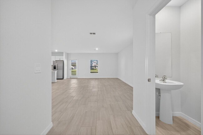 Building Photo - Brand-new 5 Bed now Available!