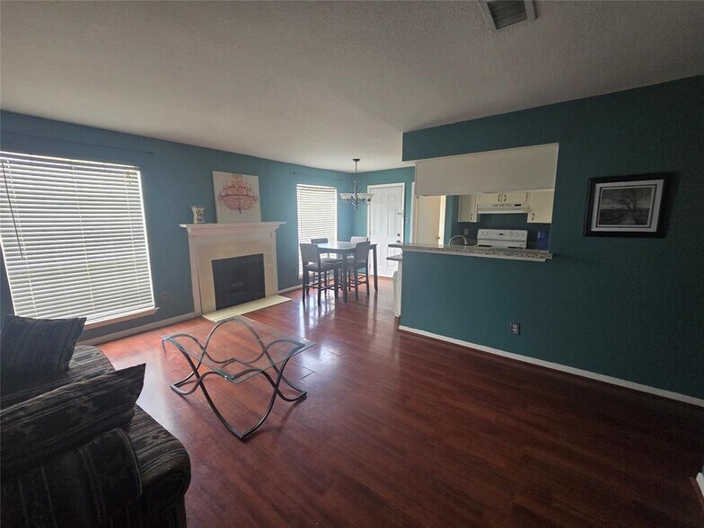 Building Photo - 2626 Holly Hall St