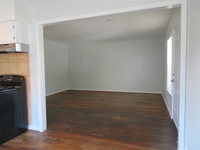 Building Photo - 5016 Walker St