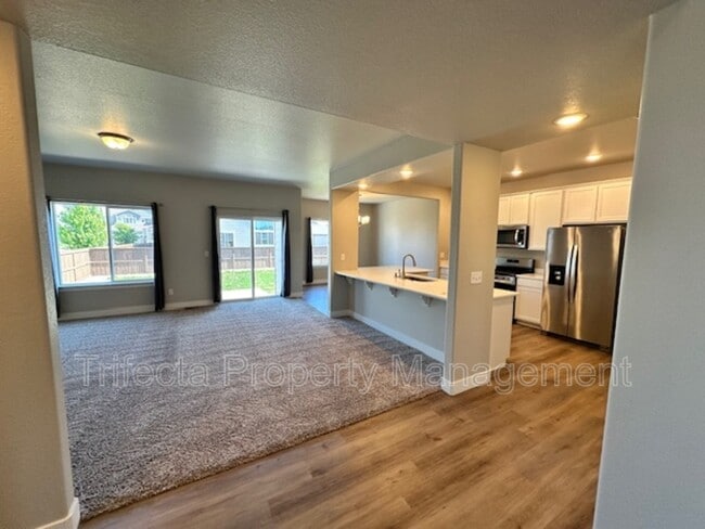 Building Photo - 5403 Vona Dr