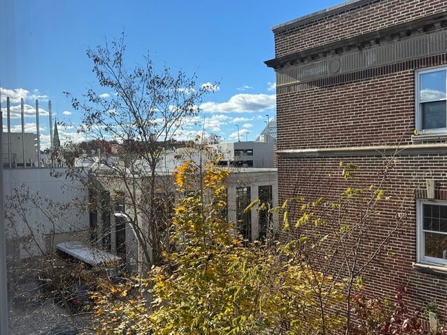 Building Photo - 1691 Cambridge St
