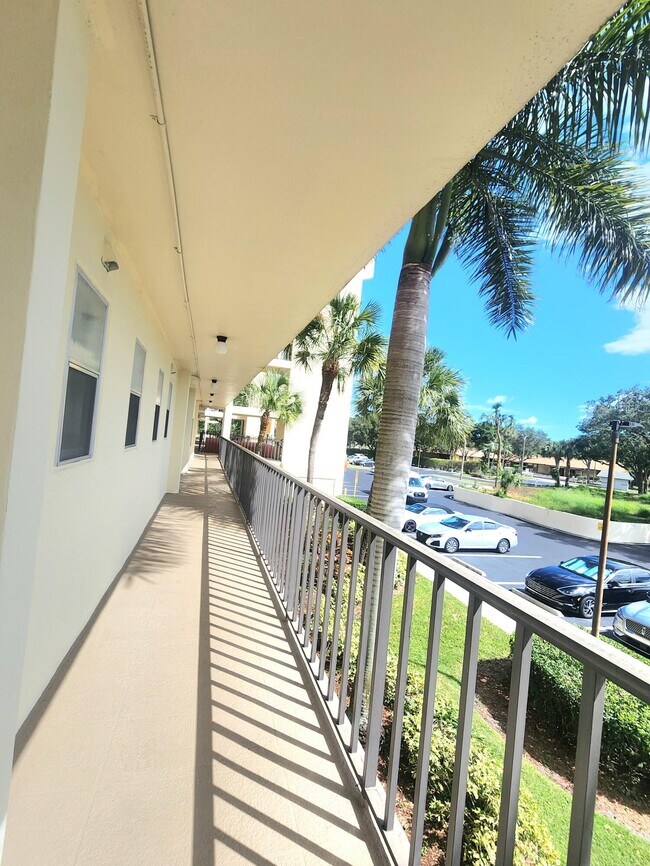 Building Photo - 3959 Via Poinciana