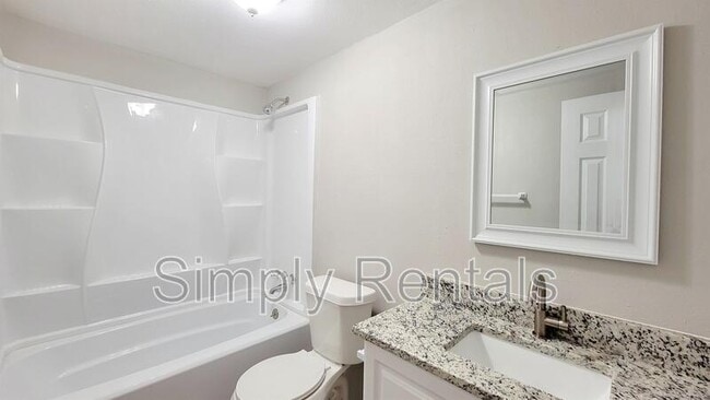 Building Photo - 1221 Stanford St