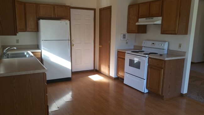 Building Photo - Great 3 Bedroom House Near Lake Shawnee