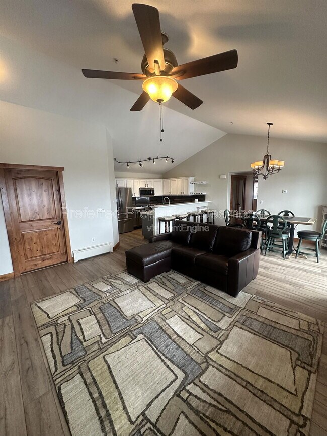 Building Photo - 3305 Columbine Dr