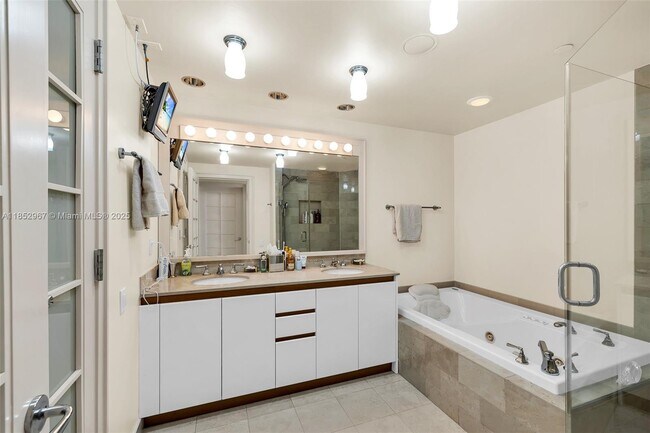 Building Photo - 1500 Ocean Dr