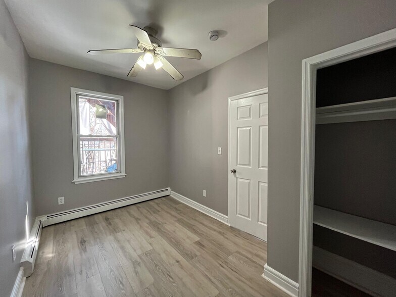 Building Photo - 426 Kennedy Blvd