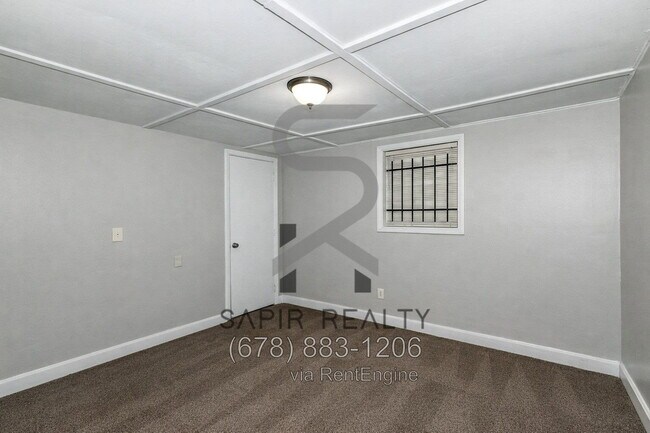 Building Photo - 2190 Swallow Cir SE