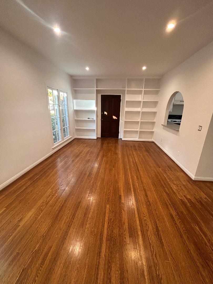 Building Photo - 1326 N Laurel Ave