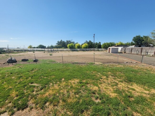 Building Photo - Horse-Friendly Burbank Home with Fenced Ya...