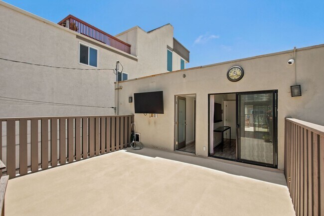 Building Photo - Privateer Duplex