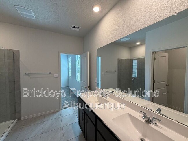 Building Photo - 6118 Chicago Dr SE