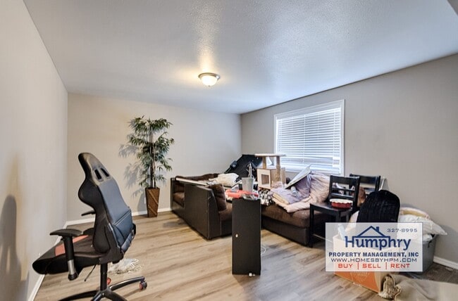 Building Photo - 3 Bedroom/2.5 Bathroom/2 Car Garage, 1,574 Sqft in the Landing Subdivision. Living Room/Dining Ro...