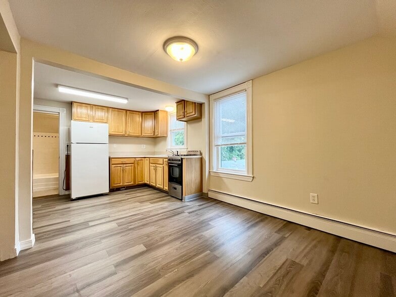 Building Photo - 279 W Elm St