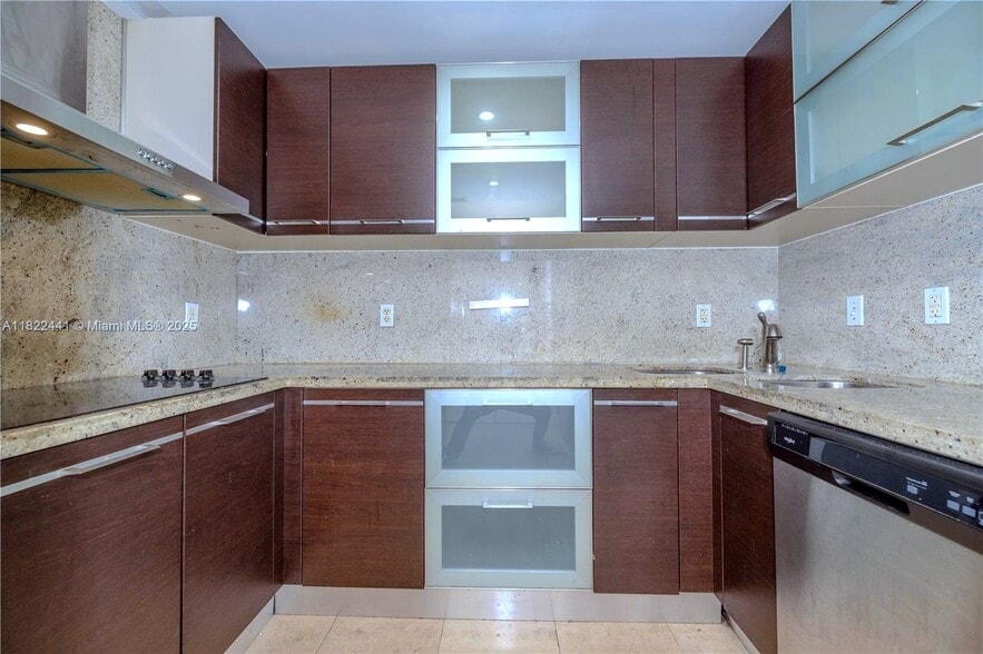 Building Photo - 50 Menores Ave