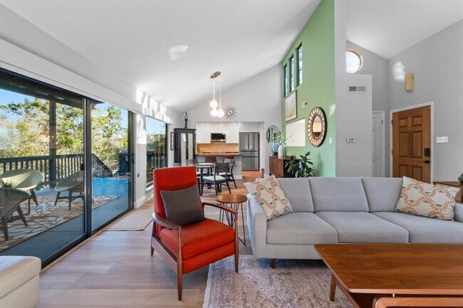 Building Photo - 2200 Homedale Dr