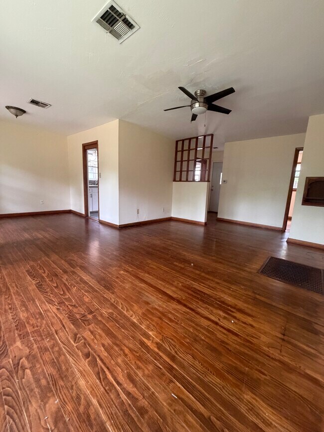 Building Photo - 716 S McFarland St