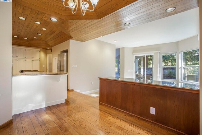 Building Photo - 3 Blackhawk Club Ct