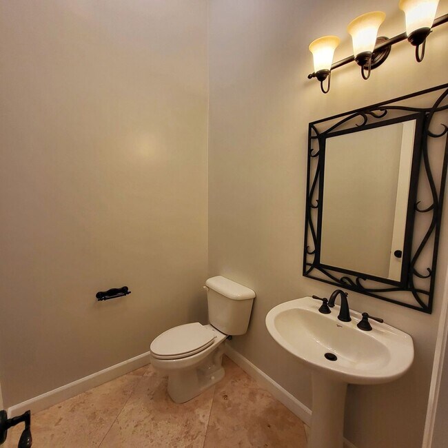 Building Photo - FIRST 2 WEEKS RENT FREE!!! BEAUTIFUL HOME ...