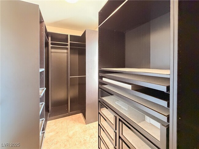 Building Photo - 10733 Mentesana Ave