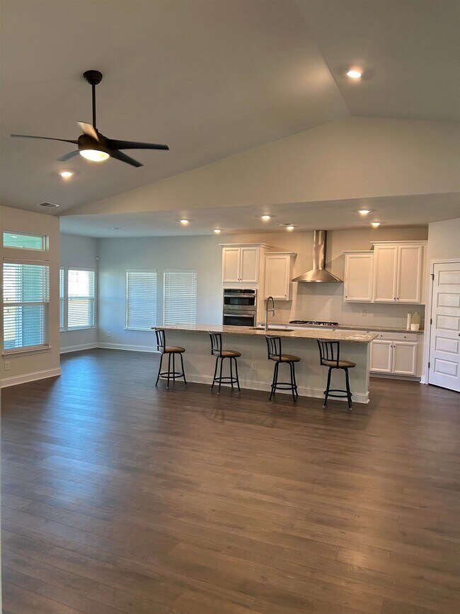 Building Photo - 2404 Blue Crane Cir