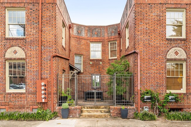 Building Photo - Furnished Luxury Condo in Downtown Greensboro