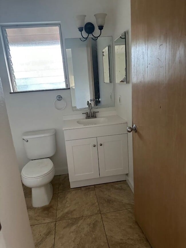 Building Photo - a 2bd/1ba Iao Parkside unit