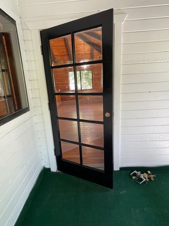 Building Photo - Cozy and convenient, private location, Cot...