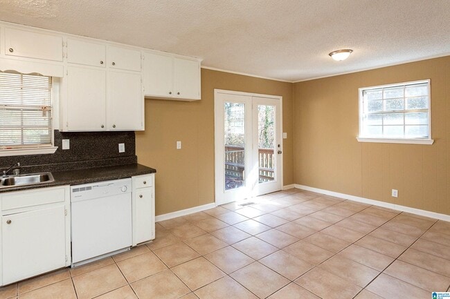 Building Photo - 3001 Sartain Dr