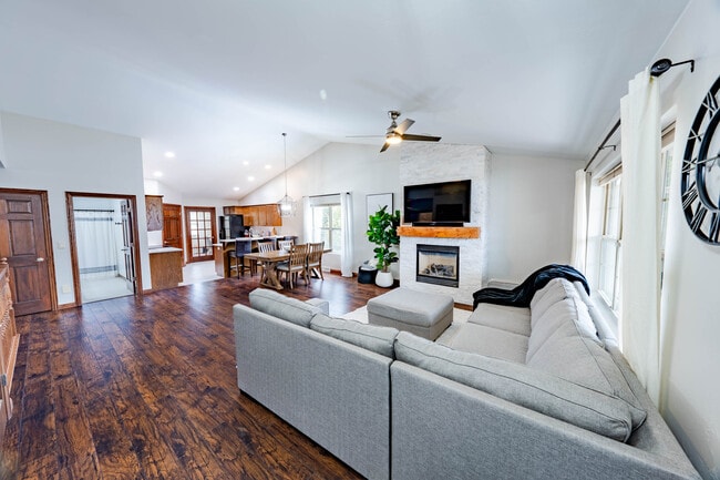 Building Photo - 3400 Riverstone Ct