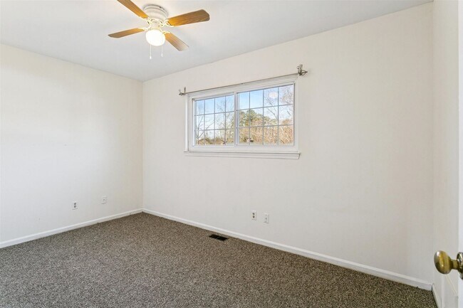 Building Photo - Comfortable Living with Private Yard, Deck & Easy Access to Ft. Eustis